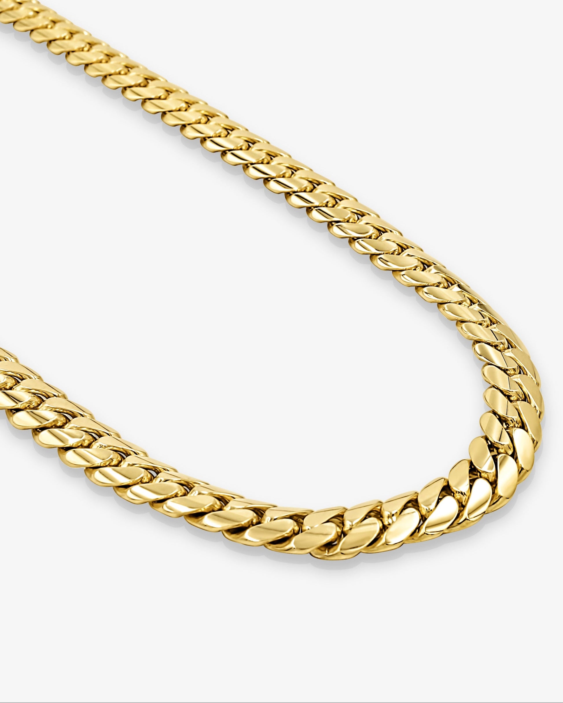 Cuban link chain link close up